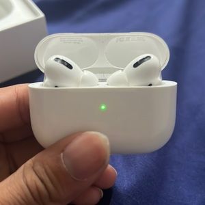 Apple AirPod Pros (1st Generation)
